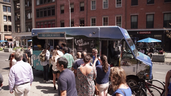 New Yorkers Enjoy a Taste of Curaçao  through a “trùk di batido” in New York City!