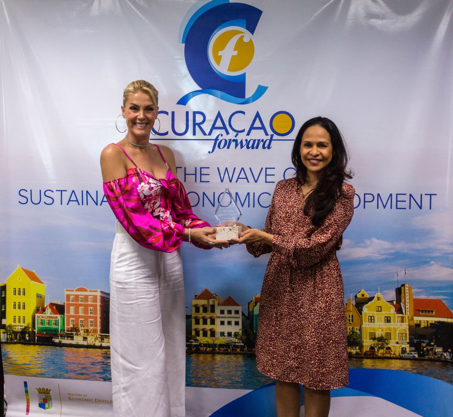 Ana Hickmann named Ambassador of Curaçao in Brazil